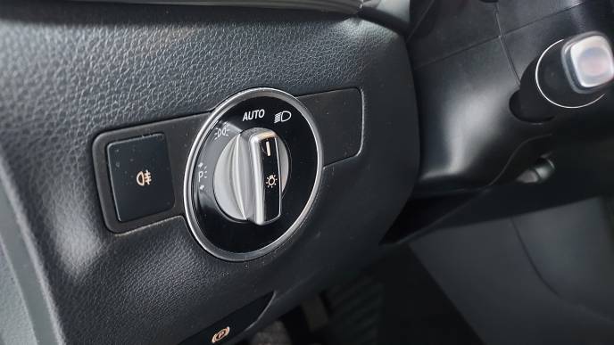 MERCEDES-BENZ B 180D