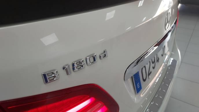 MERCEDES-BENZ B 180D