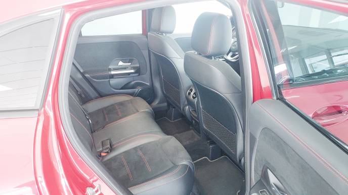 MERCEDES-BENZ GLA 200d AMG LINE