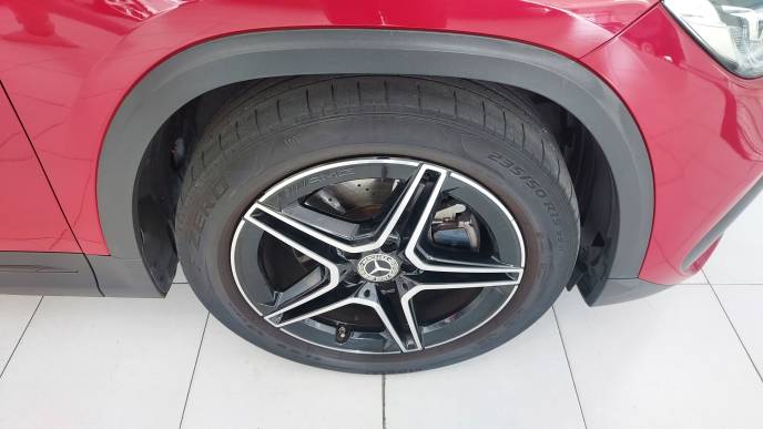 MERCEDES-BENZ GLA 200d AMG LINE