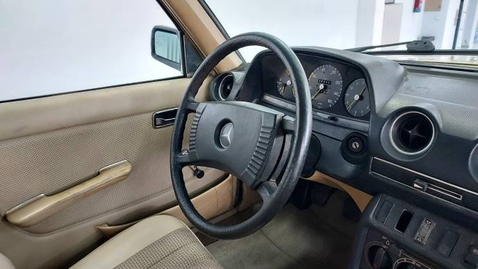 MERCEDES-BENZ 220D
