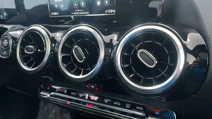 MERCEDES-BENZ GLA 200d AMG LINE