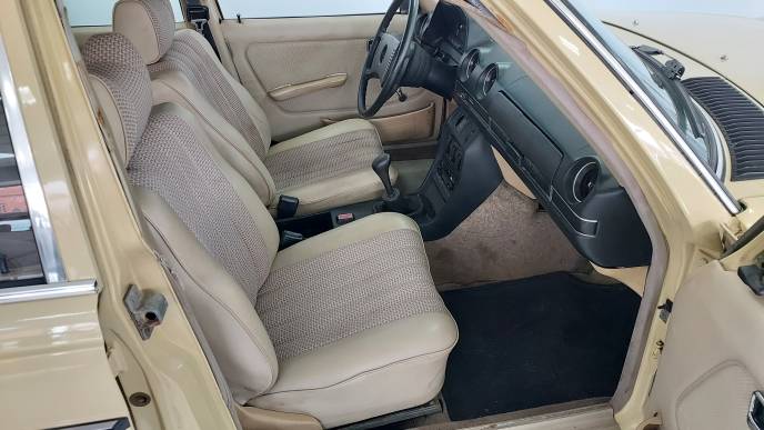 MERCEDES-BENZ 220D