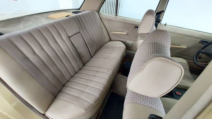 MERCEDES-BENZ 220D