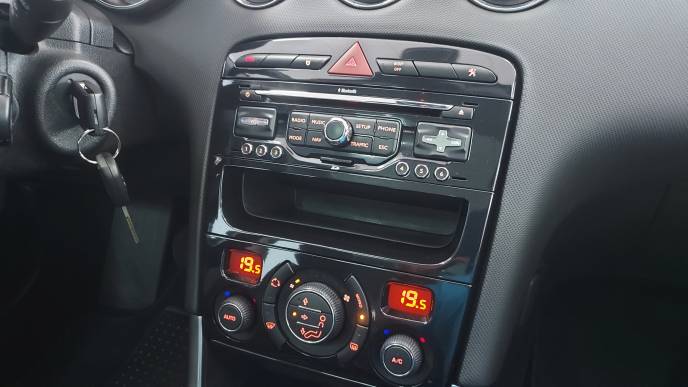 PEUGEOT 308 2.0 HDI 