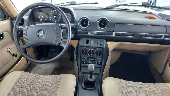 MERCEDES-BENZ 220D