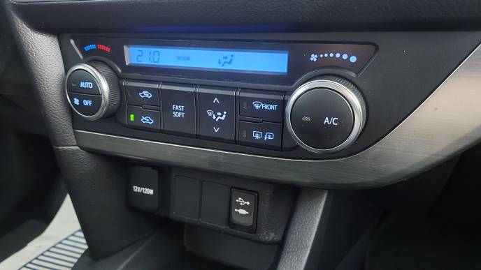 TOYOTA AURIS TOURING 90D