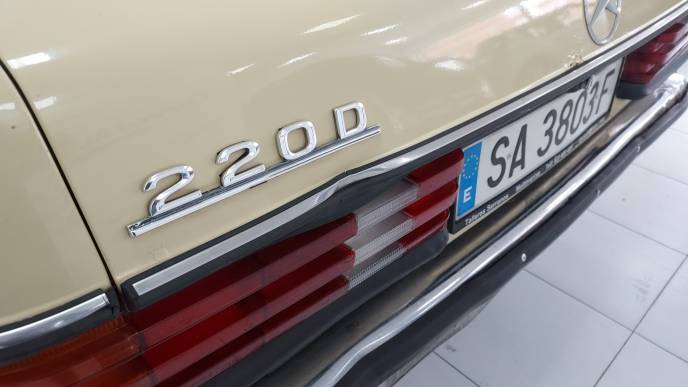MERCEDES-BENZ 220D