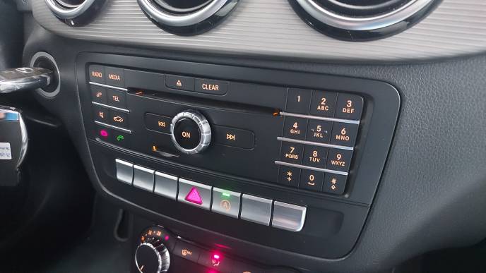 MERCEDES-BENZ B 180D