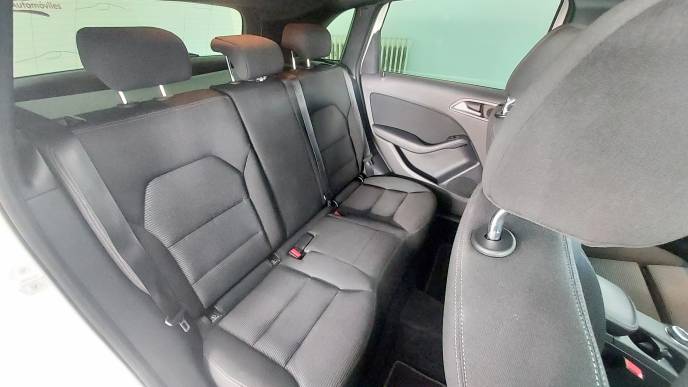 MERCEDES-BENZ B 180D