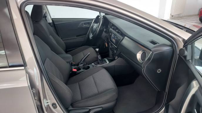 TOYOTA AURIS TOURING 90D