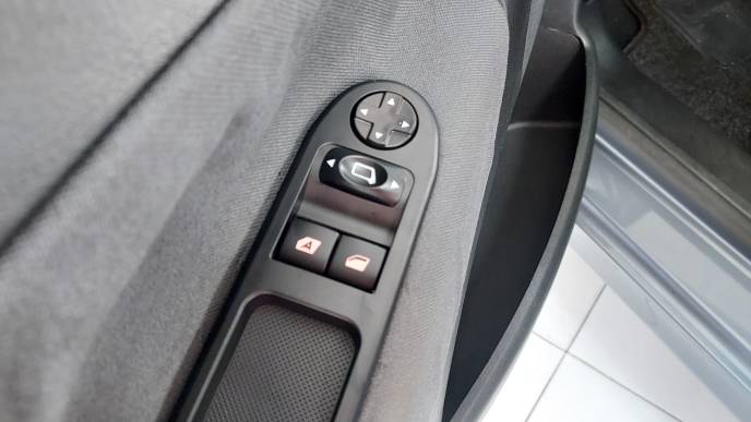 PEUGEOT 207 SPORT HDI