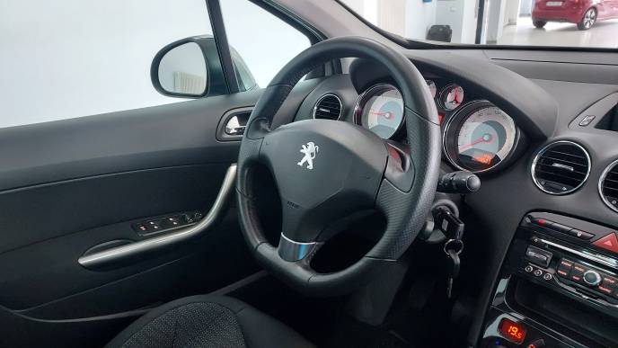 PEUGEOT 308 2.0 HDI 