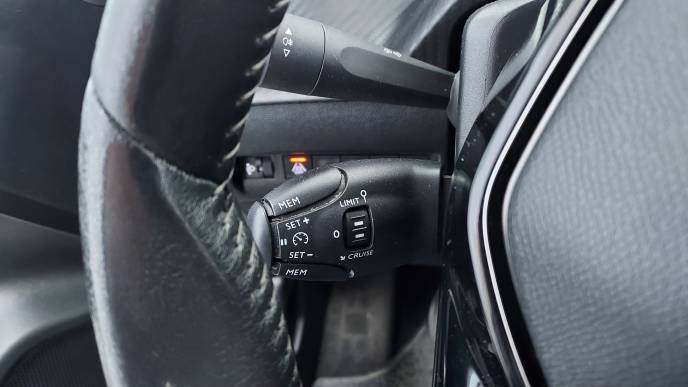 PEUGEOT 208 BLUEHDI 100