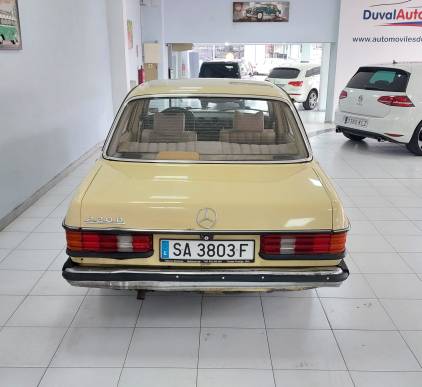 MERCEDES-BENZ 220D