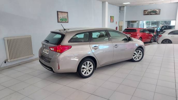 TOYOTA AURIS TOURING 90D
