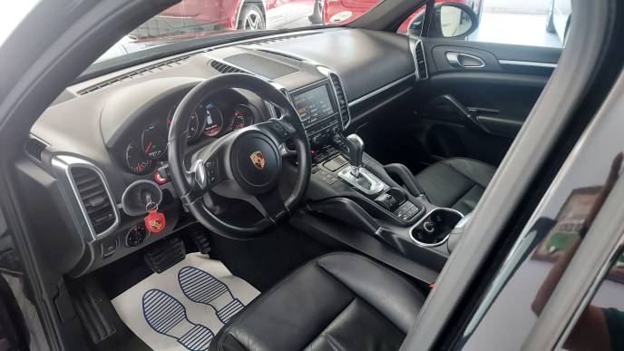 PORSCHE CAYENNE 3.0 TD