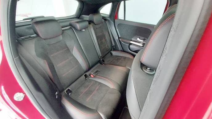 MERCEDES-BENZ GLA 200d AMG LINE