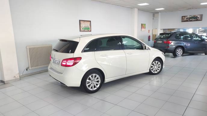 MERCEDES-BENZ B 180D