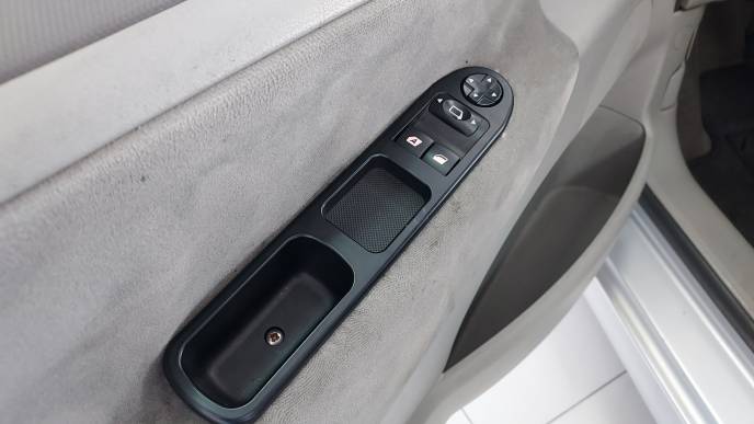 PEUGEOT 207 HDI 90