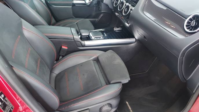 MERCEDES-BENZ GLA 200d AMG LINE