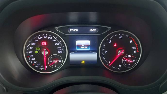 MERCEDES-BENZ B 180D