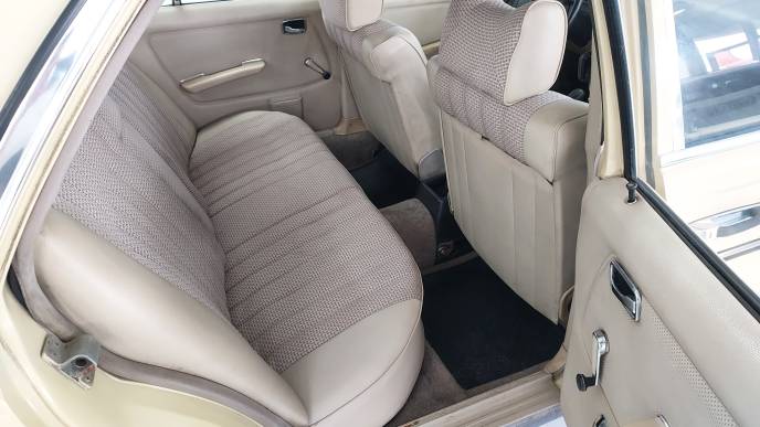 MERCEDES-BENZ 220D