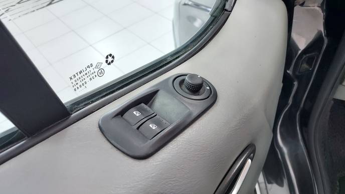 RENAULT TRAFIC 2.0 DCI 115