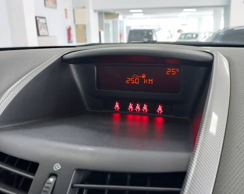 PEUGEOT 207 HDI 90