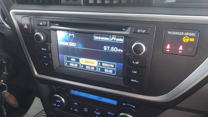 TOYOTA AURIS TOURING 90D