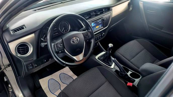 TOYOTA AURIS TOURING 90D