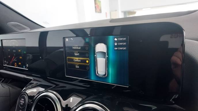 MERCEDES-BENZ GLA 200d AMG LINE