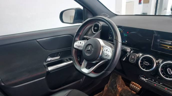 MERCEDES-BENZ GLA 200d AMG LINE