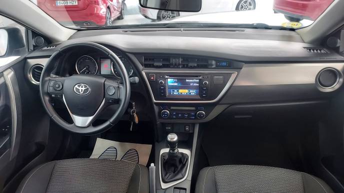 TOYOTA AURIS TOURING 90D