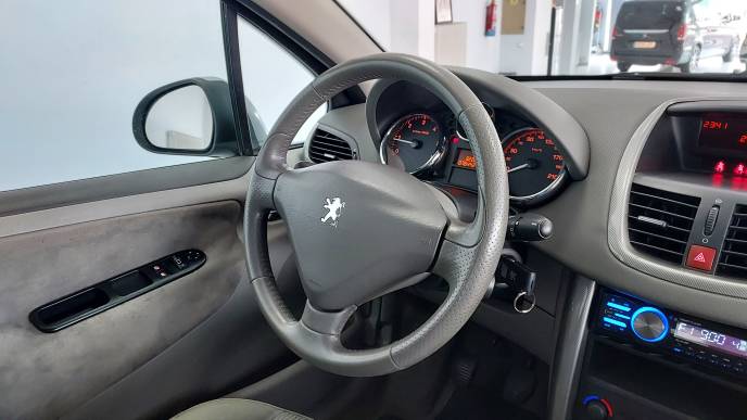 PEUGEOT 207 HDI 90