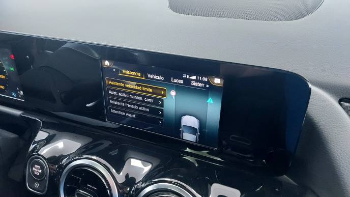 MERCEDES-BENZ GLA 200d AMG LINE
