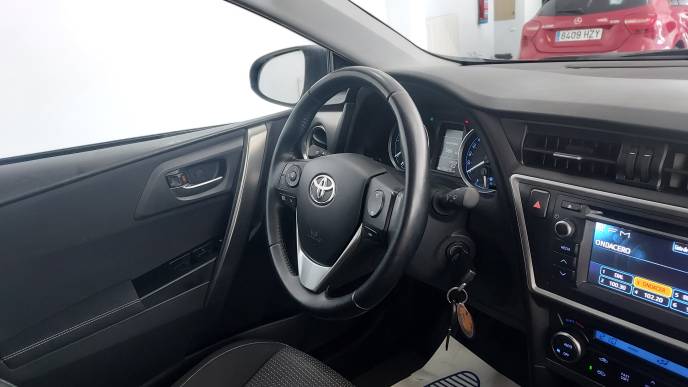 TOYOTA AURIS TOURING 90D
