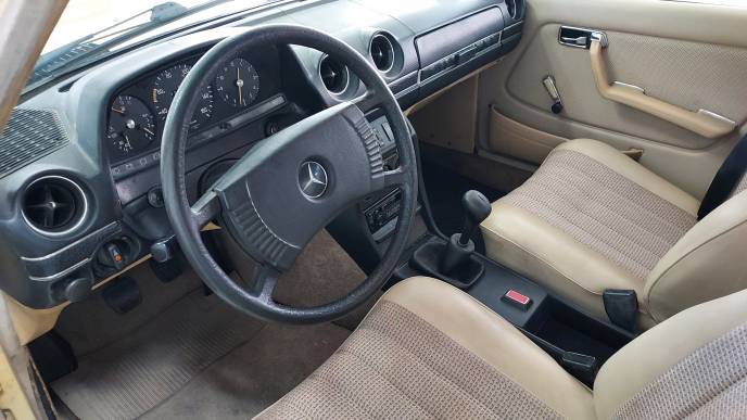 MERCEDES-BENZ 220D