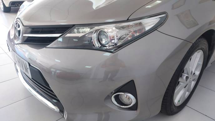 TOYOTA AURIS TOURING 90D