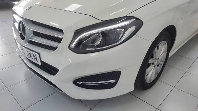 MERCEDES-BENZ B 180D